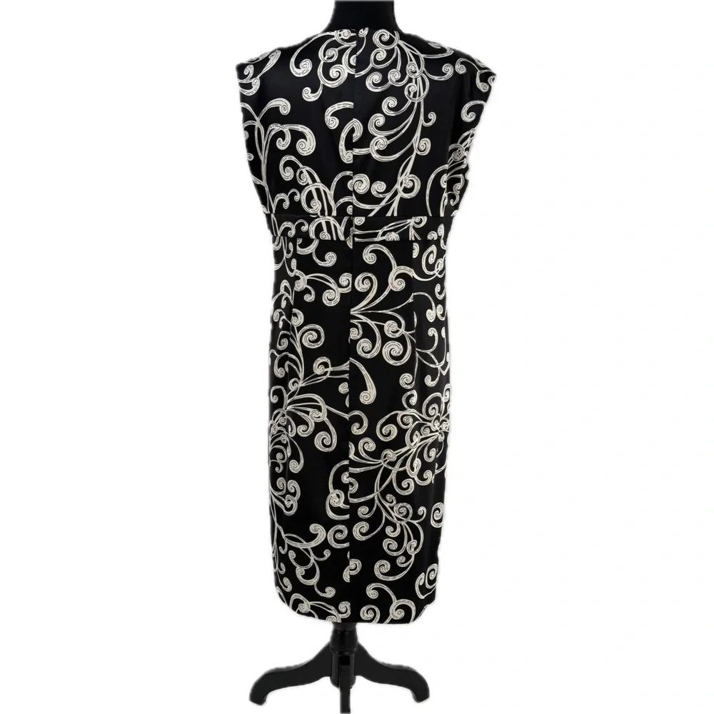 DONNA RICCO New York Black/White Scroll Design Bow Front Sheath Dress Size 12